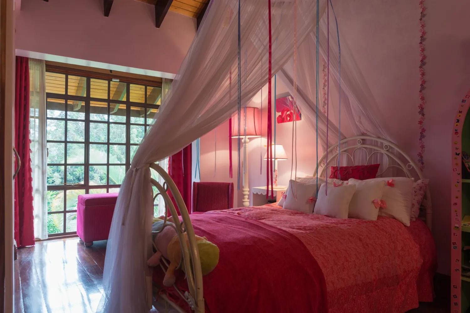 Bedroom with pink furnishings — Mbogani