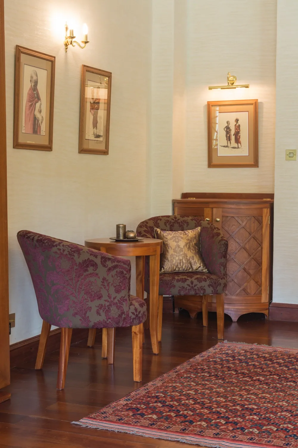 Corner seating and side table — Mbogani