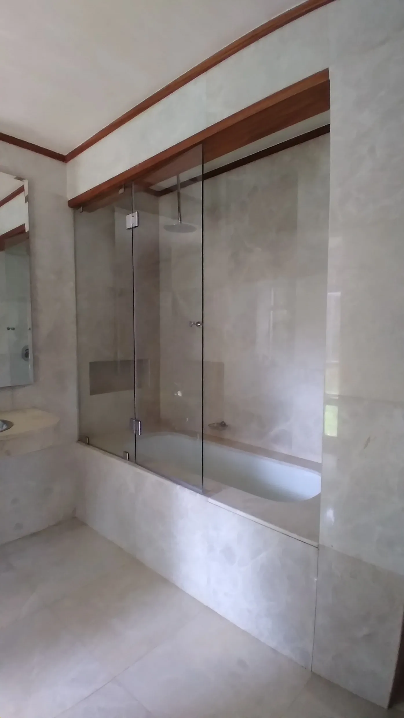 Shower enclosure and wall finishes — Karura Avenue